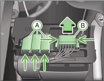 Fuses under in the engine compartment of Skoda Fabia I (1999-2009)